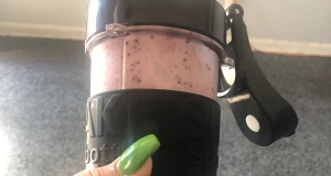 Avocado, Blueberry, Banana, and Chia Smoothie
