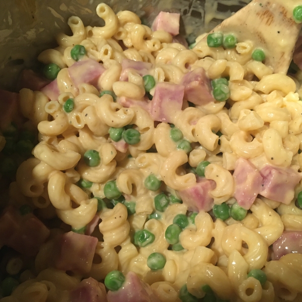 Instant Pot® Mac and Cheese with Ham and Peas