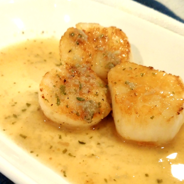 Sous Vide Scallops with Garlic and Lemon Butter