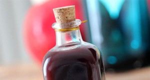 Selbst Gemachter Himbeeressig (Homemade Raspberry Vinegar)