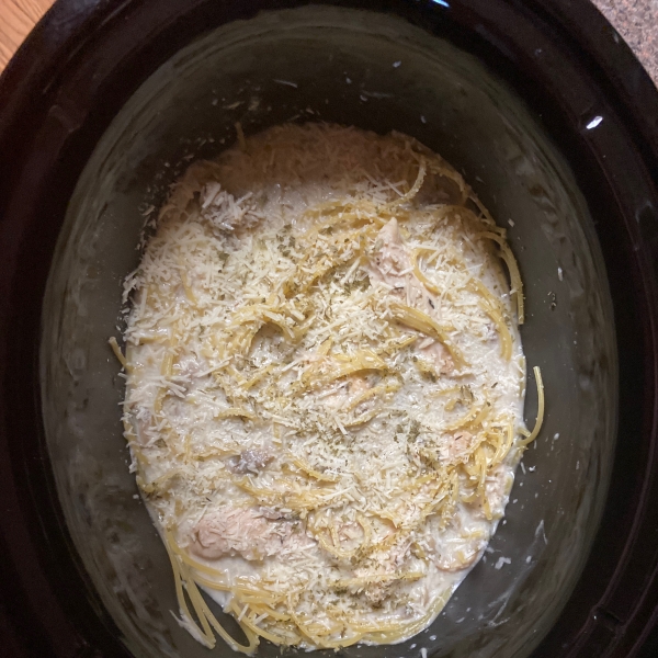 Easy Slow Cooker Chicken Tetrazzini