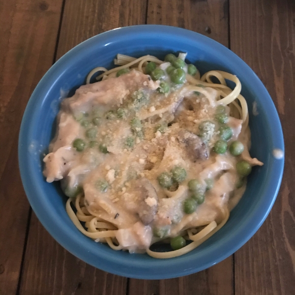 Easy Slow Cooker Chicken Tetrazzini