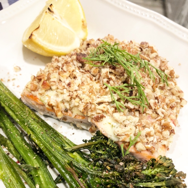 Pecan-Crusted Baked Salmon with Lemon-Dill Aioli