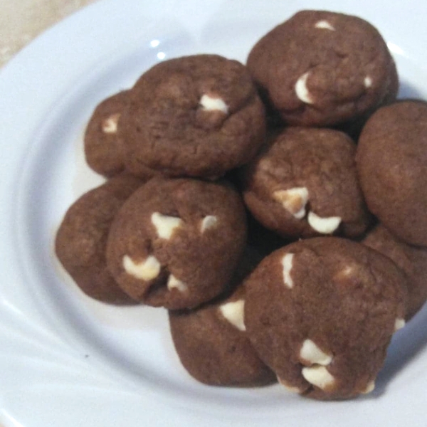 Gooey Vegan Chocolate Chip Cookies