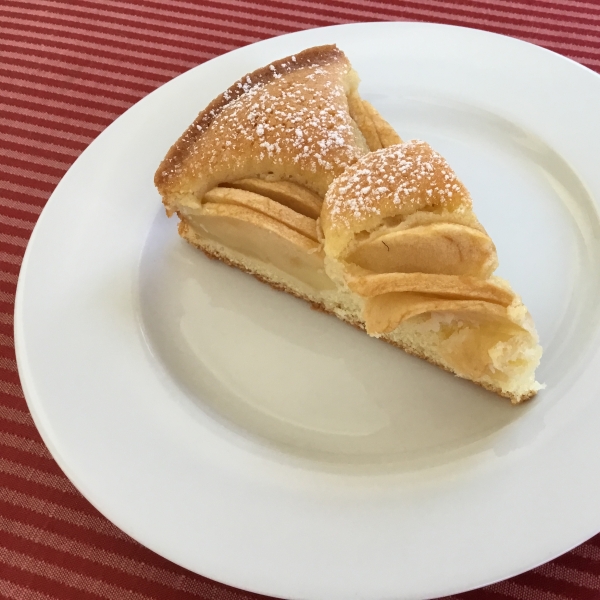 Versunkener Apfelkuchen (German Sunken Apple Cake)