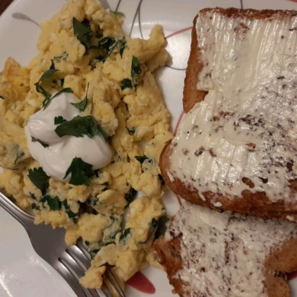 Garlic-Cilantro Scrambled Eggs