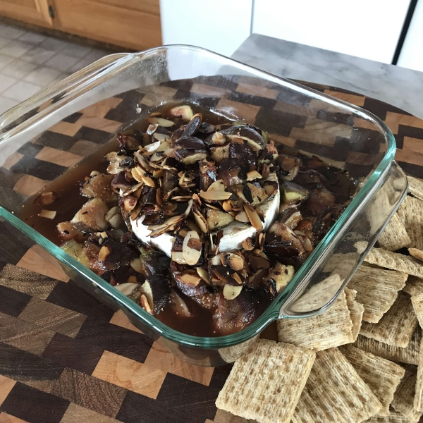 Figs and Toasted Almonds Brie