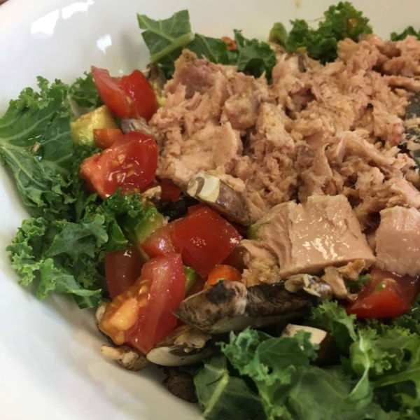 Easy Tuna and Bean Kale Salad