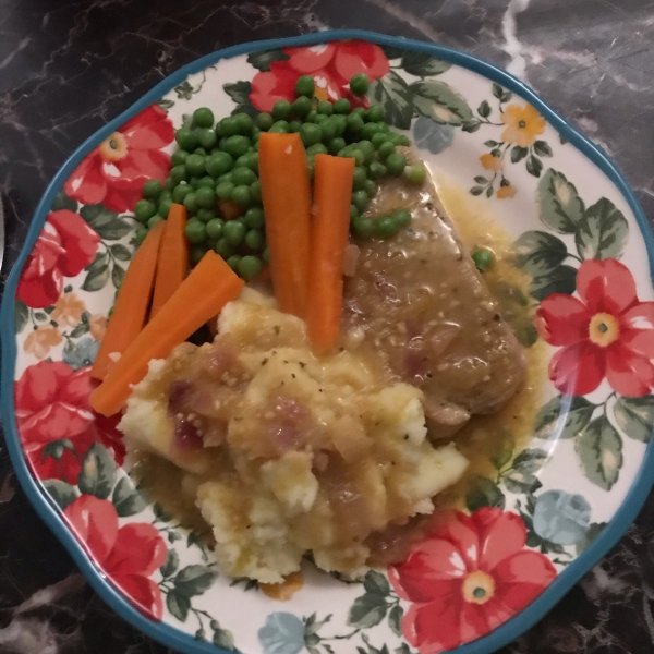 Pork Chops with Apple Curry Sauce