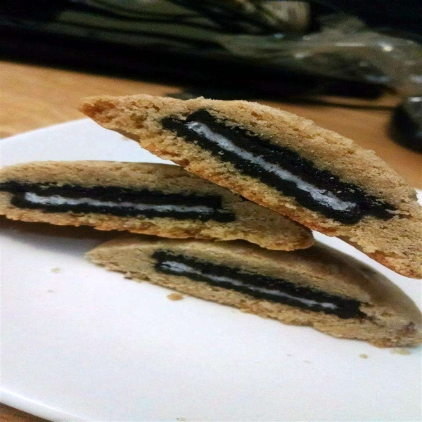 Oreo-Stuffed Chocolate Chip Cookies