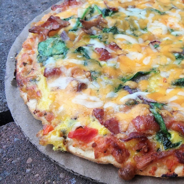 Bacon, Egg, and Spinach Breakfast Pizza