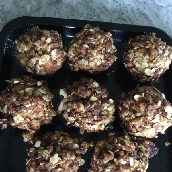 Rhubarb Crisp Muffins