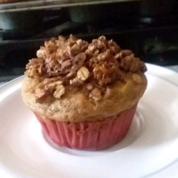 Rhubarb Crisp Muffins