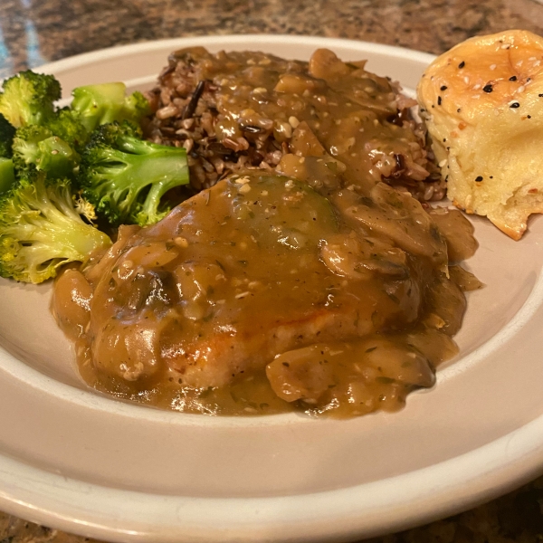 Southern Smothered Pork Chops in Brown Gravy