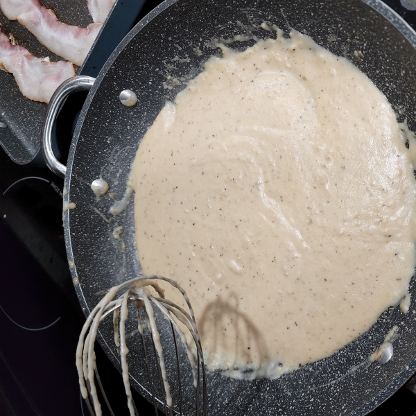 Old Time Kentucky Bacon Milk Gravy for Biscuits