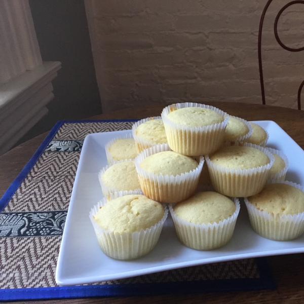 Vanilla Cupcakes with Swiss Meringue Buttercream