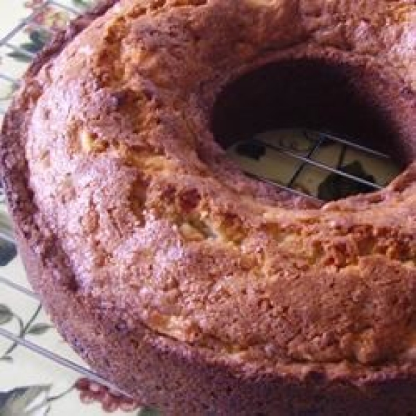 Yummy Apple Pound Cake