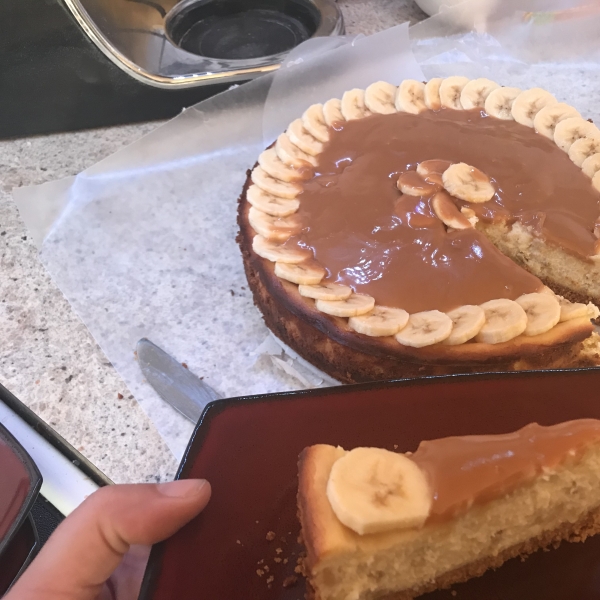 Banana Cheesecake with Caramel Sauce