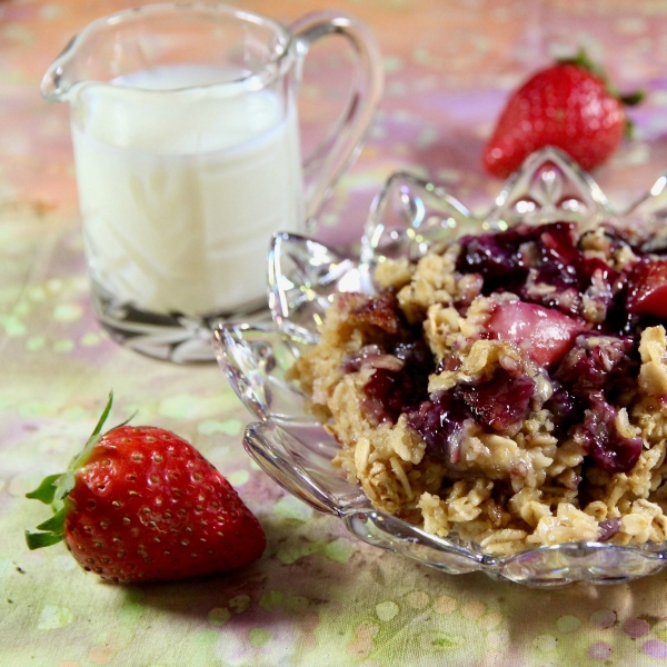 Amish Blackberry and Strawberry Baked Oatmeal