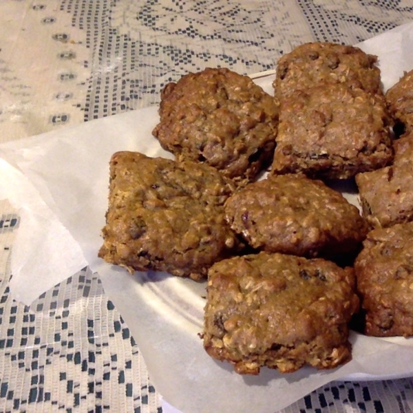 Soft Oatmeal Raisin Cookies