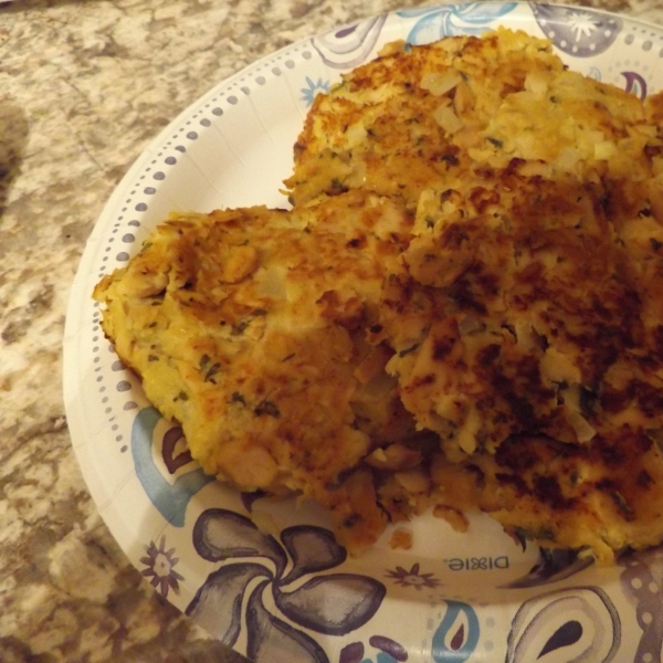 Salmon Patties With Dill Sauce