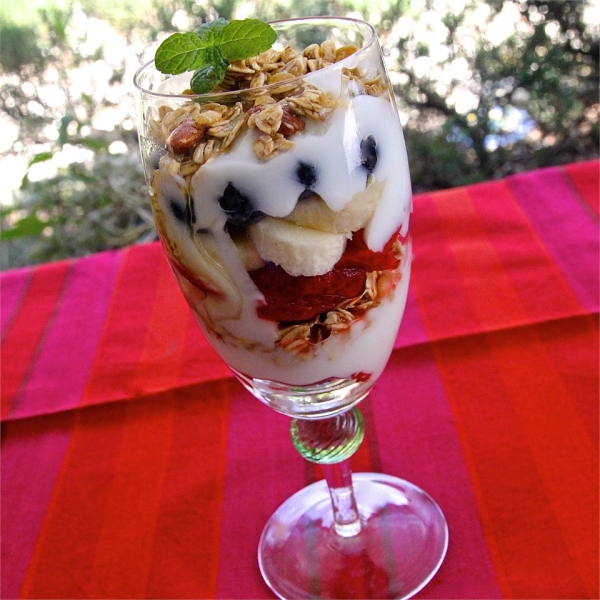 Easy Crunchy Berry Parfaits
