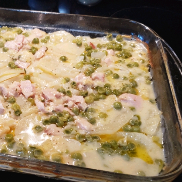 Cheesy Scalloped Potatoes with Ham