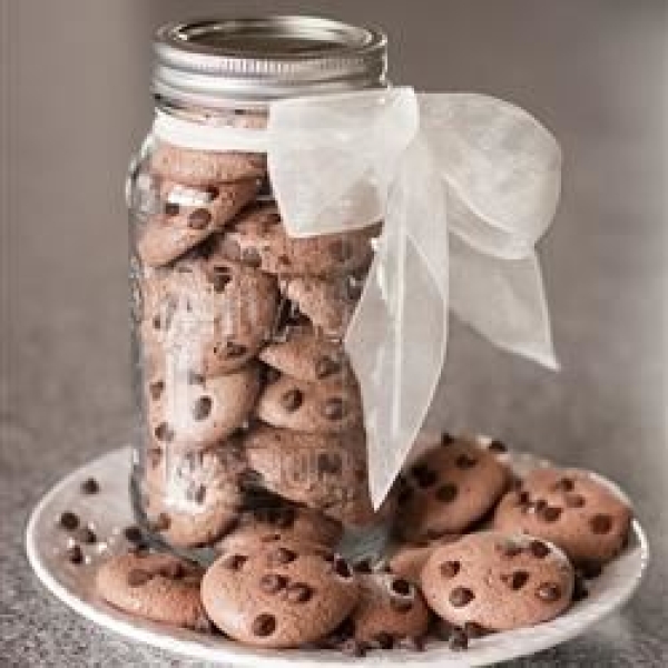 Chocolate Chip Meringue Drops