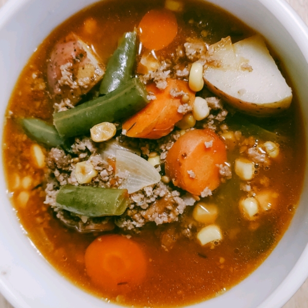 Slow Cooker Ground Beef and Vegetable Soup