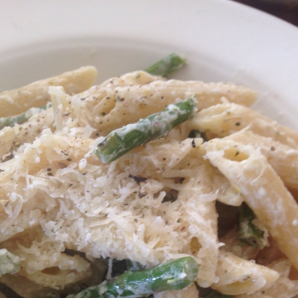 Pasta with Asparagus, Goat Cheese, and Lemon