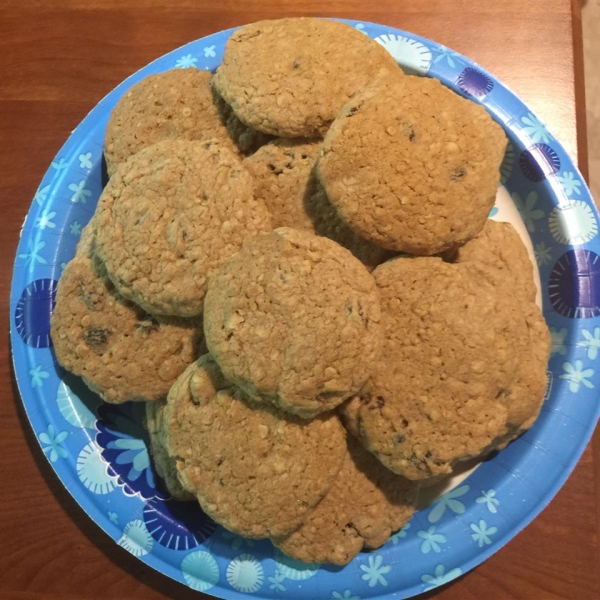 Spicy Oatmeal Raisin Cookies