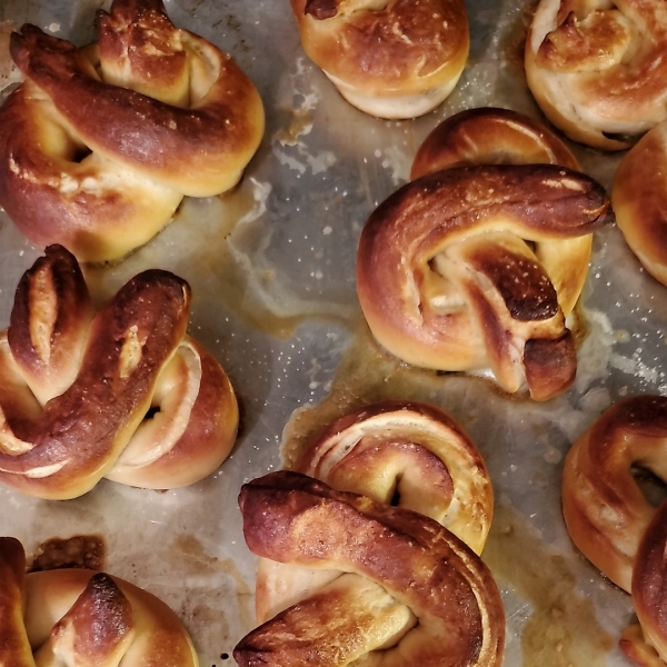 Sourdough Soft Pretzels