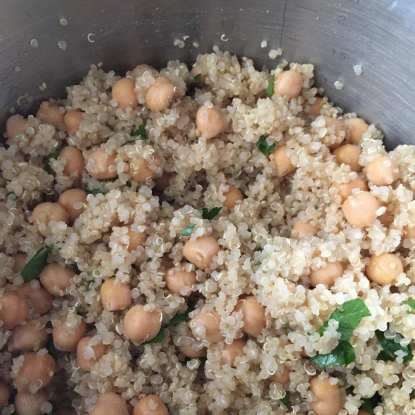 Quinoa with Chickpeas and Tomatoes