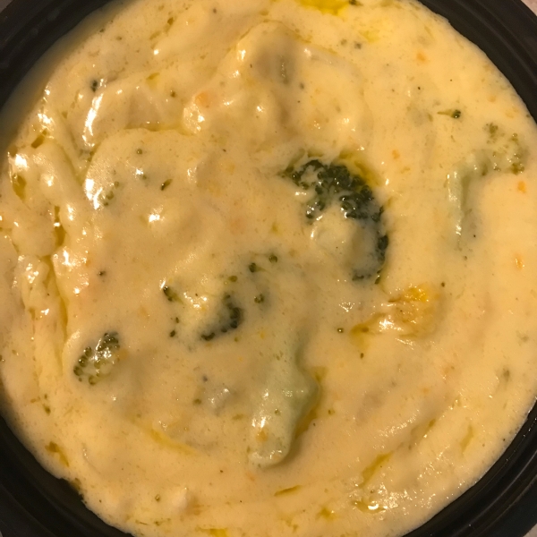 Sandy's Homemade Broccoli and Cheddar Soup