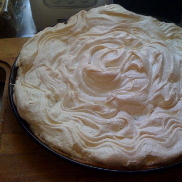 German Rhubarb Meringue Cake