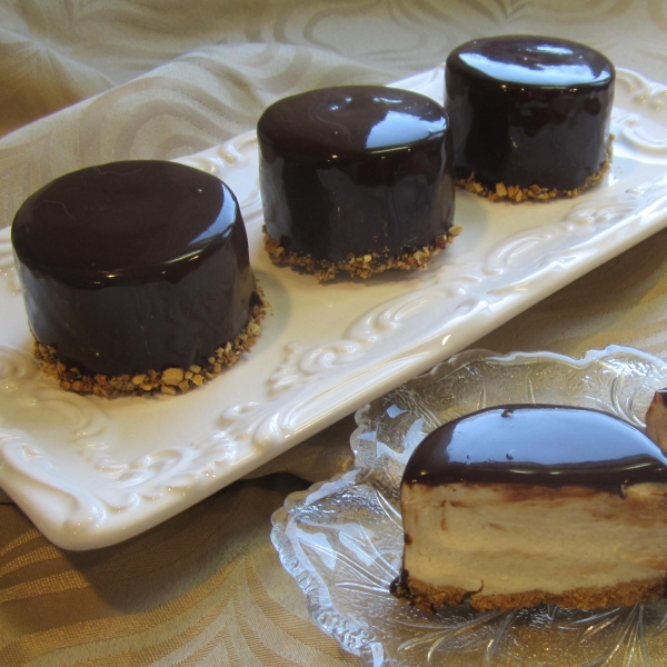 Laurie's Amaretto Mousse Cheesecake