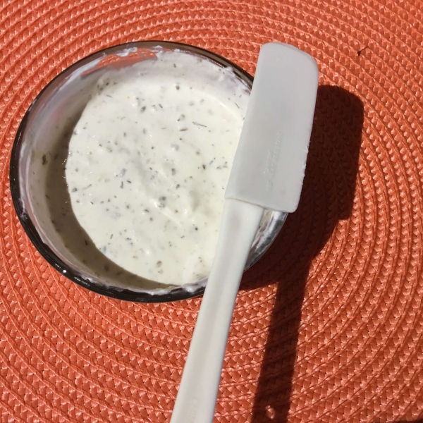 Creamy Horseradish Garlic Spread