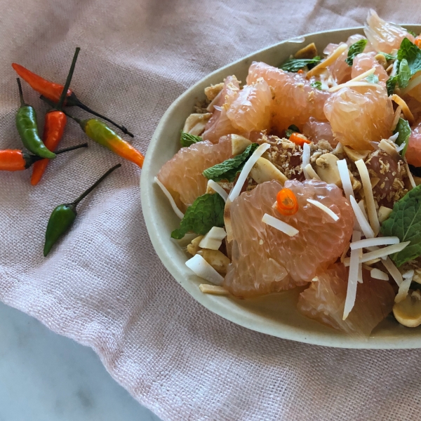 Pomelo Salad with Peanuts, Mint, and Chile