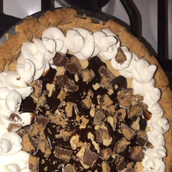 Smooth and Creamy Peanut Butter Pie