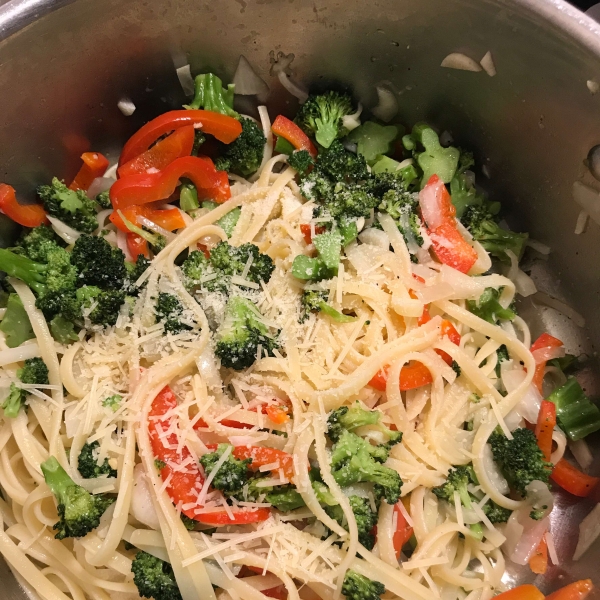 Linguine with Broccoli and Red Peppers