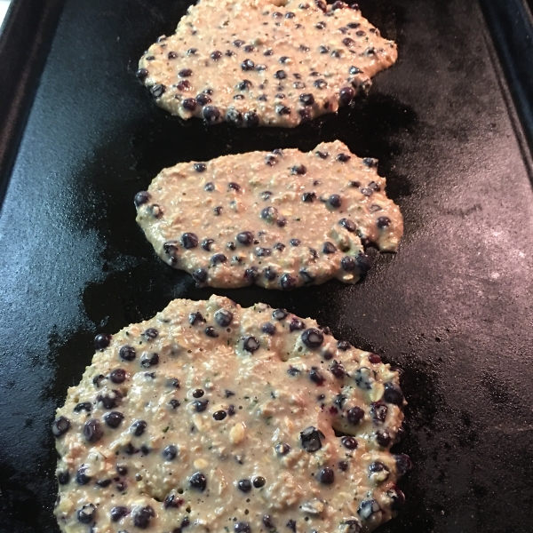 Flourless Oatmeal Blueberry Pancakes