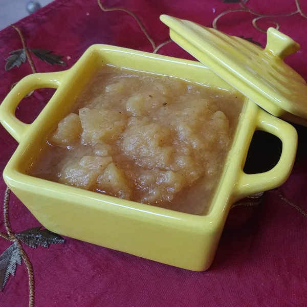 Instant Pot® Easy Maple Syrup Applesauce