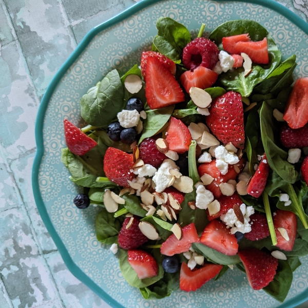 Spinach Salad with Berries and Goat Cheese