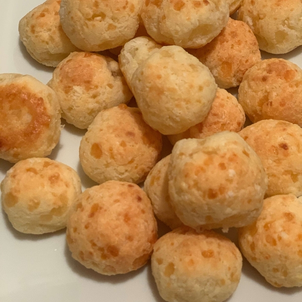 Brazilian Cheese Rolls (Pao de Queijo)
