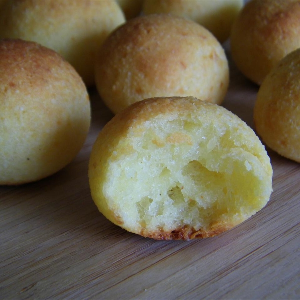 Brazilian Cheese Rolls (Pao de Queijo)