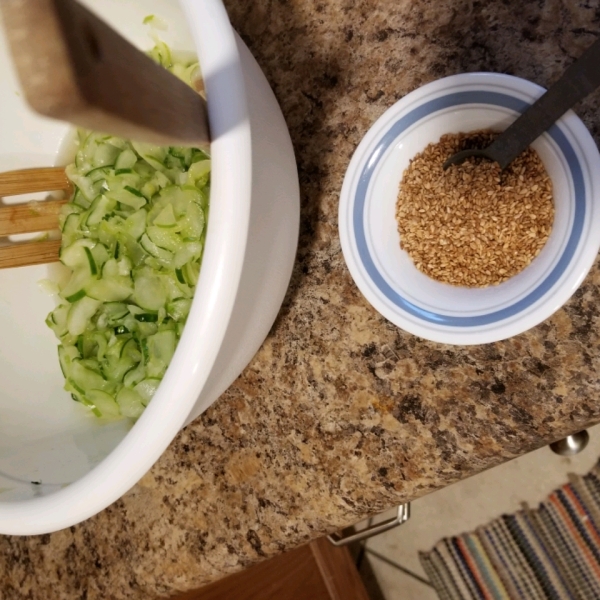 Japanese Cucumber Salad (Sunomono)