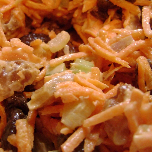 A Different Carrot Raisin Salad