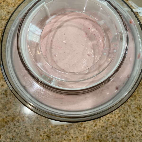 Easy, Eggless Strawberry Ice Cream