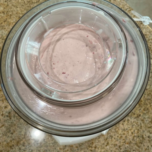 Easy, Eggless Strawberry Ice Cream