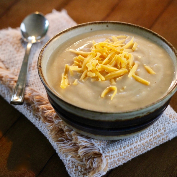 Easy Slow Cooker Cauliflower Soup with Cheese